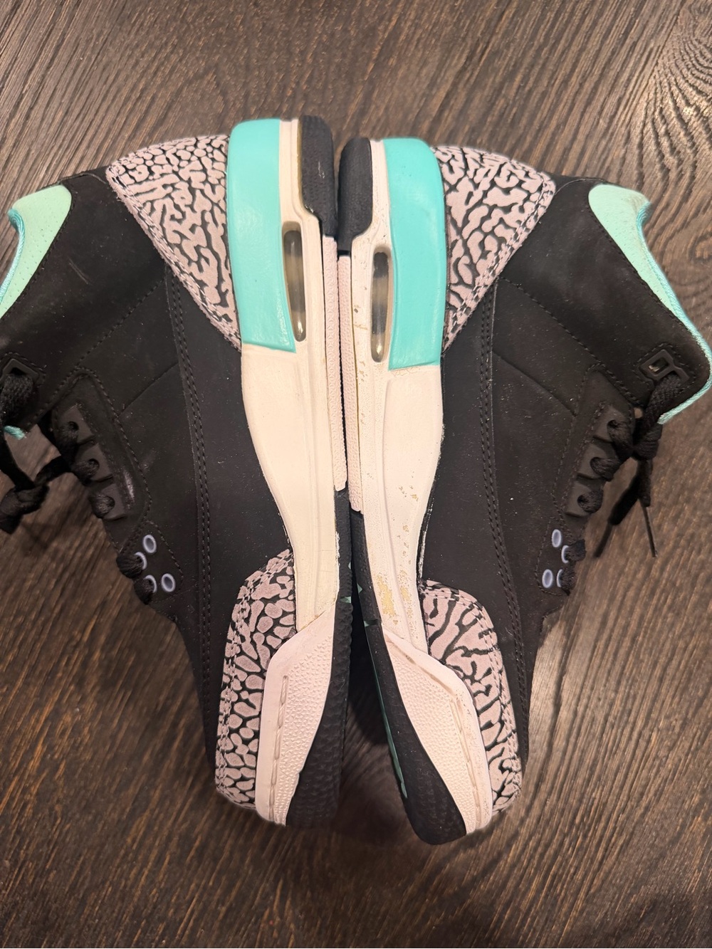 Jordan Black and Bleached Turquoise (Tiffany Blue) Jordan 3s Sneakers size 5Y - Picture 5 of 10